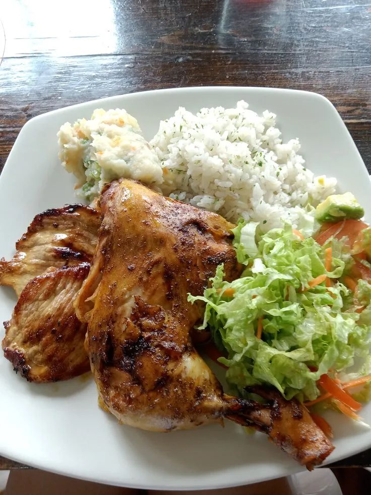 Almuerzo con pollo
